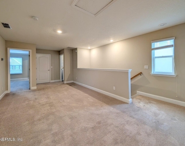 95 Silver Creek Place - Photo Thumbnail 3