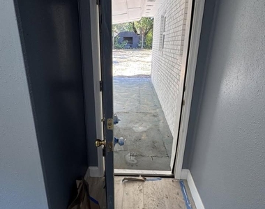 1906 Roselle Avenue - Photo Thumbnail 1