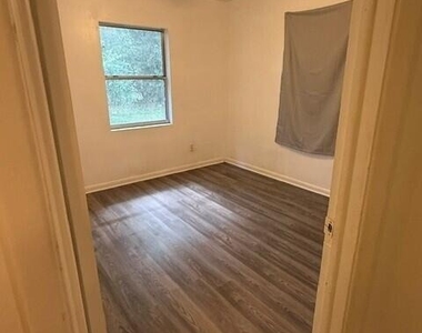 9131 Jefferson Avenue - Photo Thumbnail 6
