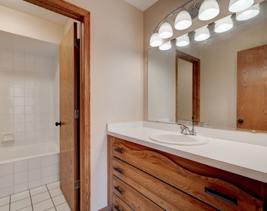 2524 Grove Street - Photo Thumbnail 14