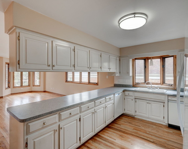 2524 Grove Street - Photo Thumbnail 7