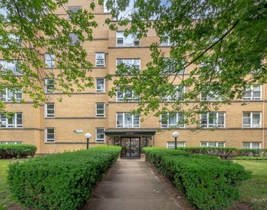 5355 N California Avenue - Photo Thumbnail 9