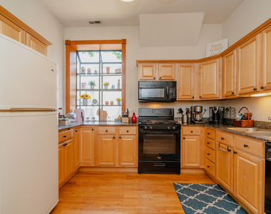 622 W Briar Place - Photo Thumbnail 5