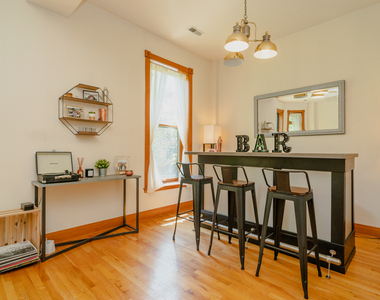 622 W Briar Place - Photo Thumbnail 3