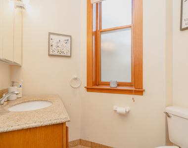 622 W Briar Place - Photo Thumbnail 10