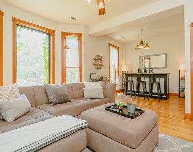 622 W Briar Place - Photo Thumbnail 1