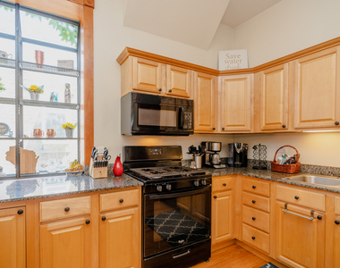 622 W Briar Place - Photo Thumbnail 4