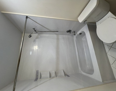 740 Edgelake Point - Photo Thumbnail 11