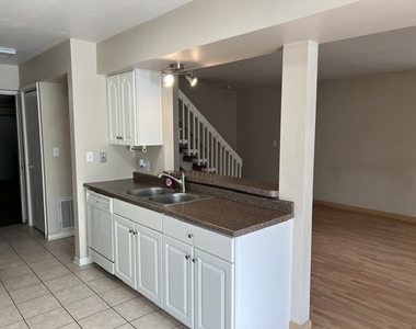 740 Edgelake Point - Photo Thumbnail 5