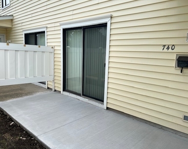740 Edgelake Point - Photo Thumbnail 3