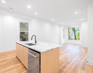 2113 N Kenmore Avenue - Photo Thumbnail 8