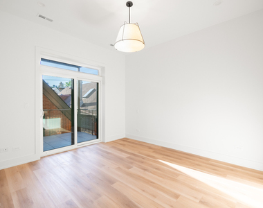 2113 N Kenmore Avenue - Photo Thumbnail 12