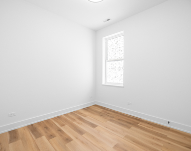 2113 N Kenmore Avenue - Photo Thumbnail 16