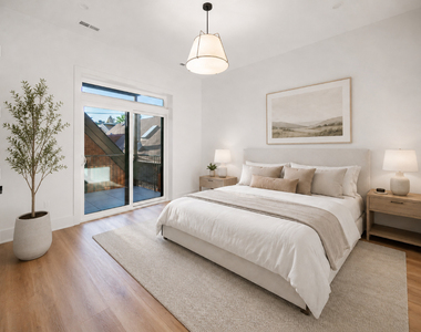 2113 N Kenmore Avenue - Photo Thumbnail 11