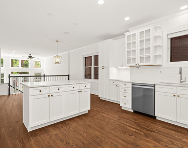 3928 N Greenview Avenue - Photo Thumbnail 6