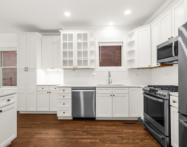 3928 N Greenview Avenue - Photo Thumbnail 5