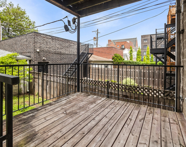 3928 N Greenview Avenue - Photo Thumbnail 9