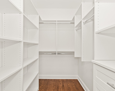 3928 N Greenview Avenue - Photo Thumbnail 14
