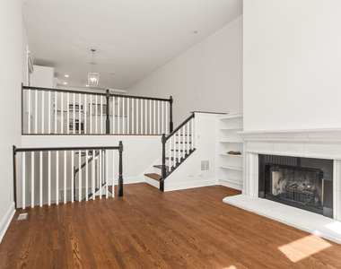 3928 N Greenview Avenue - Photo Thumbnail 3