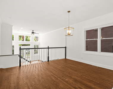3928 N Greenview Avenue - Photo Thumbnail 4