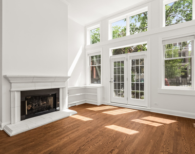3928 N Greenview Avenue - Photo Thumbnail 2