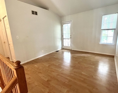 2405 Madiera Court - Photo Thumbnail 4