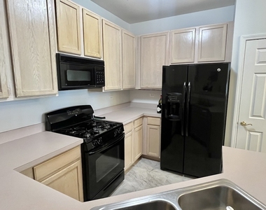 2405 Madiera Court - Photo Thumbnail 3