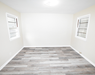 451 Marion Avenue - Photo Thumbnail 10
