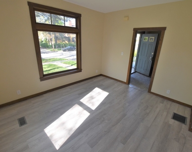 451 Marion Avenue - Photo Thumbnail 3