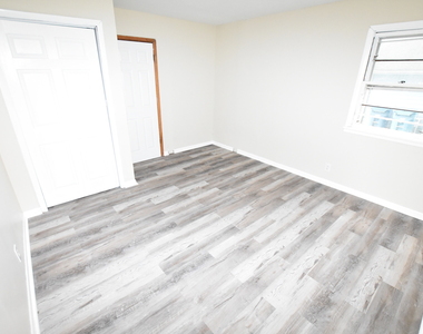 451 Marion Avenue - Photo Thumbnail 13