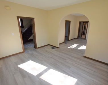 451 Marion Avenue - Photo Thumbnail 2