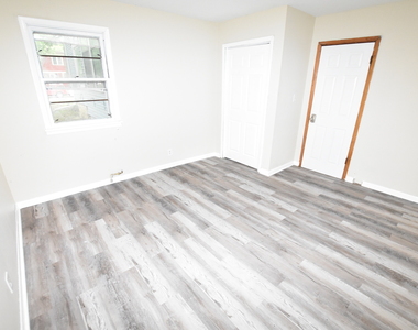 451 Marion Avenue - Photo Thumbnail 12