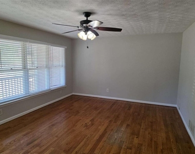 1695 Underwood Drive - Photo Thumbnail 4