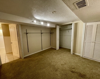 6840 W 64th Street - Photo Thumbnail 15