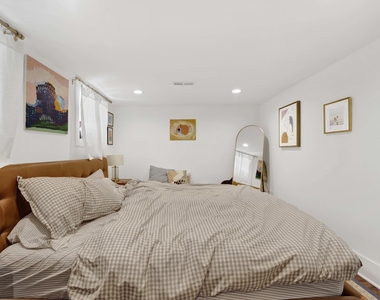 1140 N Winchester Avenue - Photo Thumbnail 10