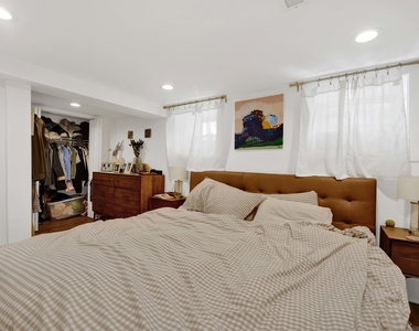1140 N Winchester Avenue - Photo Thumbnail 11