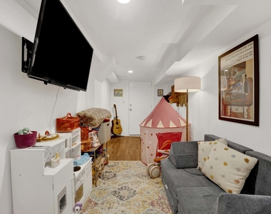 1140 N Winchester Avenue - Photo Thumbnail 14