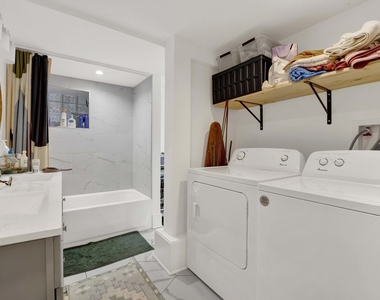 1140 N Winchester Avenue - Photo Thumbnail 17