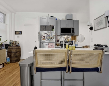 1140 N Winchester Avenue - Photo Thumbnail 7