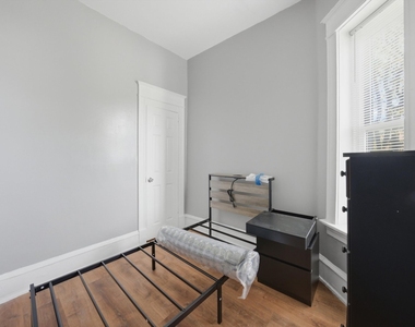 7056 S Parnell Avenue - Photo Thumbnail 3