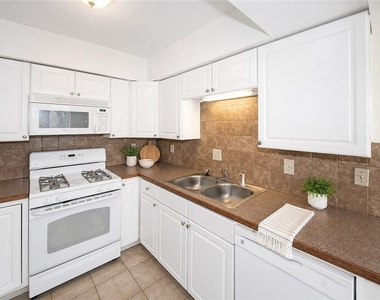6447 River Park Drive - Photo Thumbnail 9