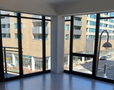 847 Chicago Avenue - Photo Thumbnail 4
