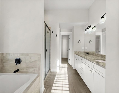 2439 Muirfield Place - Photo Thumbnail 24