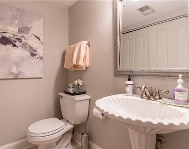 6900 Roswell Road - Photo Thumbnail 13