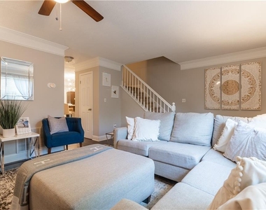 6900 Roswell Road - Photo Thumbnail 6