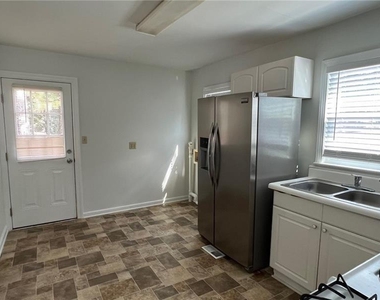 2005 Benson Avenue Se - Photo Thumbnail 4