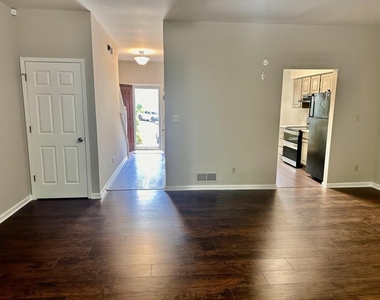 2290 Fairways Court - Photo Thumbnail 8