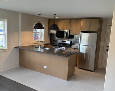 7701 W Marwood Avenue - Photo Thumbnail 2