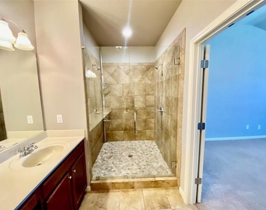 3322 Castleberry Village Drive - Photo Thumbnail 13