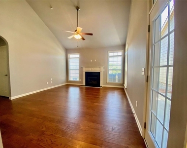 3322 Castleberry Village Drive - Photo Thumbnail 9